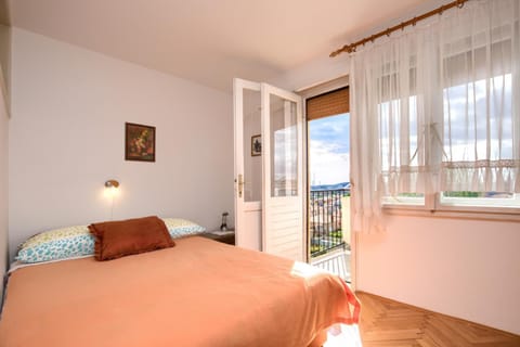 Bed, View (from property/room), Balcony/Terrace, Bedroom