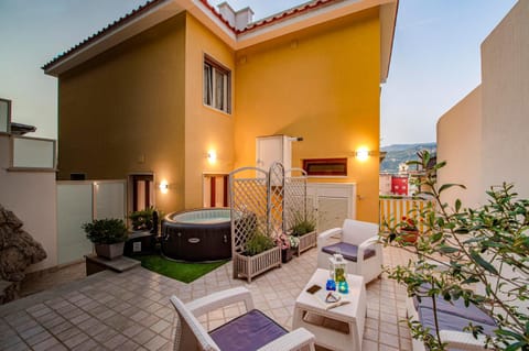 Patio, Balcony/Terrace