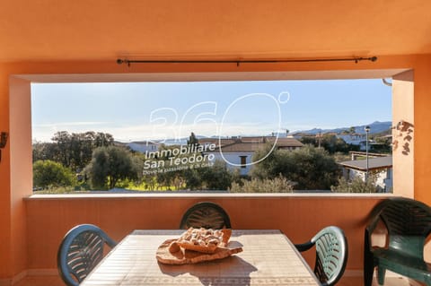 Day, Natural landscape, Balcony/Terrace, Dining area