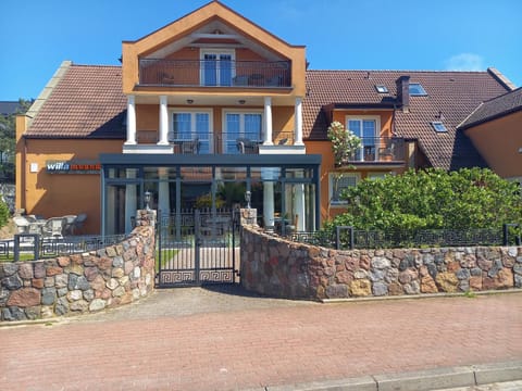 Property building, Day