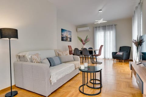 Seaside bliss in Alimos ideal for families ! Apartment in Alimos