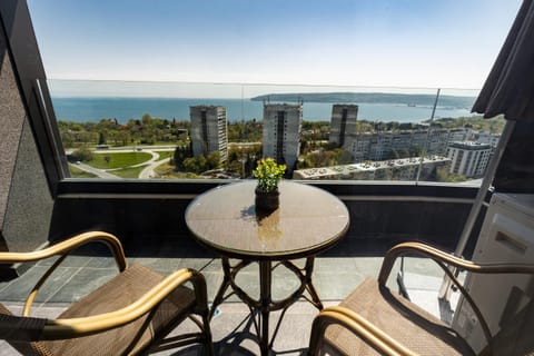 View (from property/room), Balcony/Terrace, Seating area, Sea view