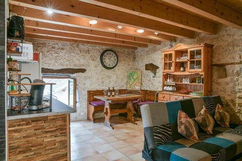 Le Portougais, Chalet À Chanaz Apartment in Haute-Savoie