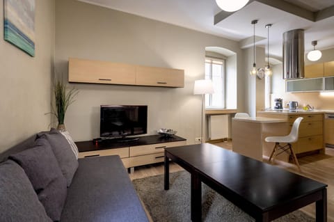 Kitchen or kitchenette, Living room, Seating area, Dining area