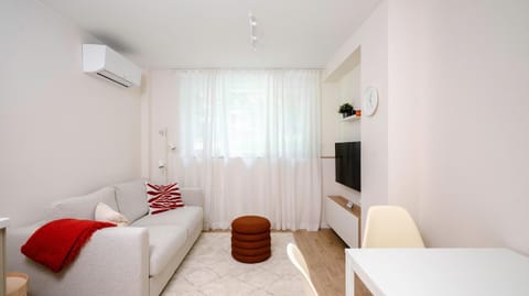 Living room, Seating area, air conditioner