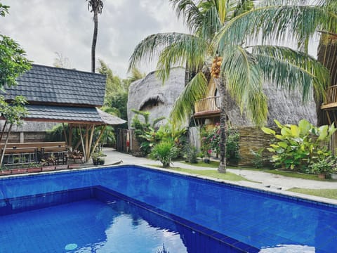 Swimming pool
