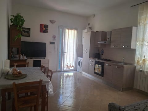 TV and multimedia, oven, stove