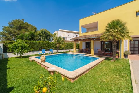 Property building, Patio, Spring, Day, Garden, Garden view, Pool view, Swimming pool, sunbed