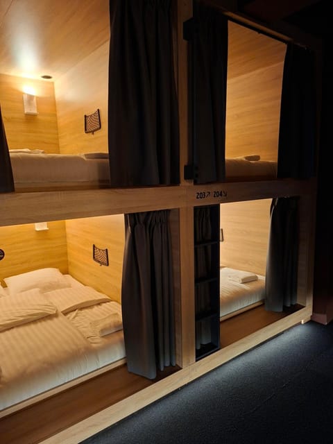 De Lola Podshotel Capsule hotel in The Hague