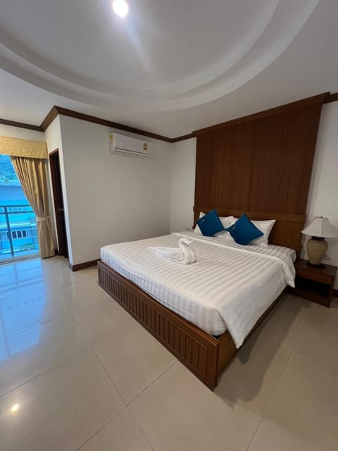 Bed, Photo of the whole room, Bedroom, air conditioner