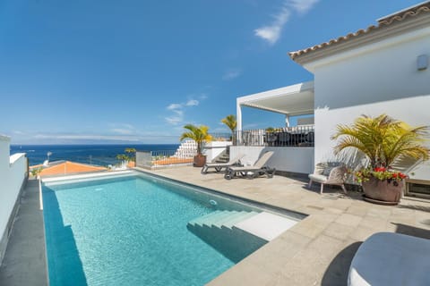 Patio, Balcony/Terrace, Pool view, Sea view, Swimming pool, sunbed