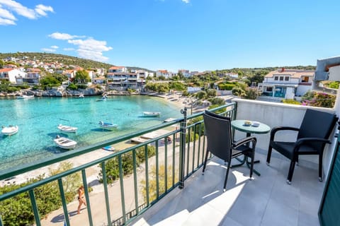 Property building, View (from property/room), Balcony/Terrace, Seating area, Beach, City view, Sea view