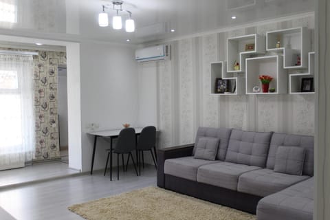Seating area, air conditioner