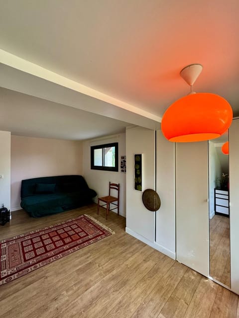 Seine Riverside Getaway Ideal for Families near Paris Villa in Poissy