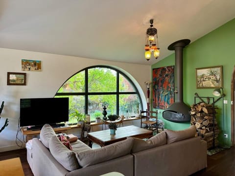 Seine Riverside Getaway Ideal for Families near Paris Villa in Poissy