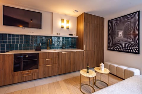 4 Guest - Hausmanian Flat Arc de Triomph Apartment in Paris