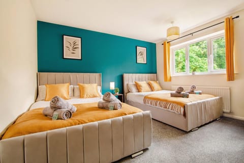 Bed, Living room, Photo of the whole room, Bedroom