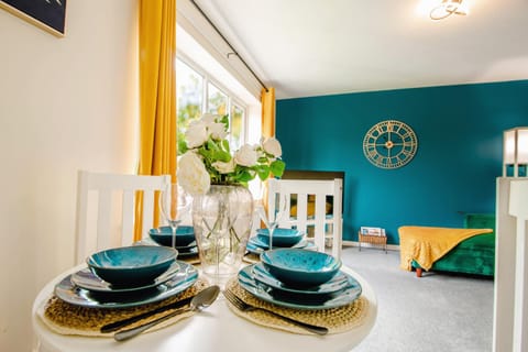 Living room, Photo of the whole room, Seating area, Dining area