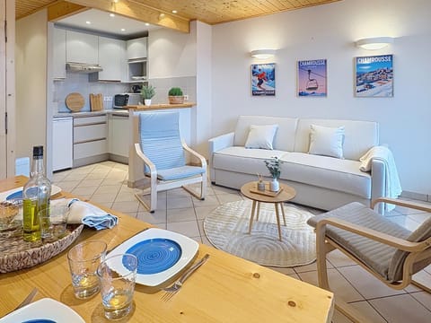 Living room, Dining area