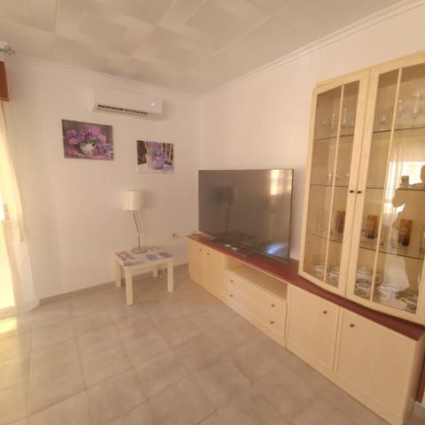 Communal lounge/ TV room, TV and multimedia, air conditioner