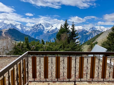 Balcony/Terrace, Mountain view
