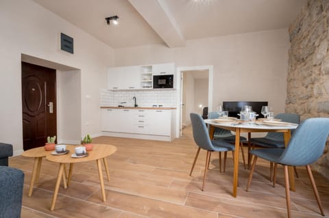 TV and multimedia, Kitchen or kitchenette, Living room, Dining area