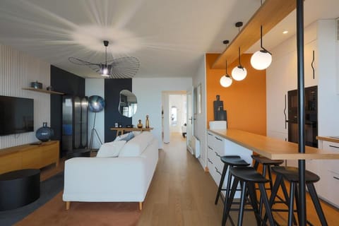 Kitchen or kitchenette, Living room
