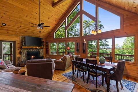 Mtn Views Hot Tub Fire Pit Dog Friendly House in Blue Ridge