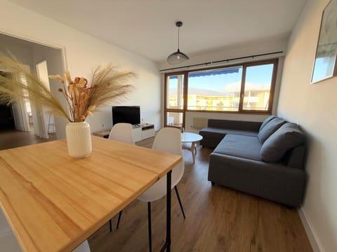 M002 Marquer Appartement T2 spacieux et lumineux avec balcon à deux pas du centre ville Apartment in Annemasse