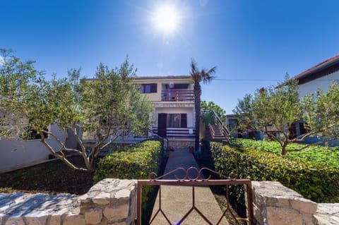 Patio, Facade/entrance, Garden