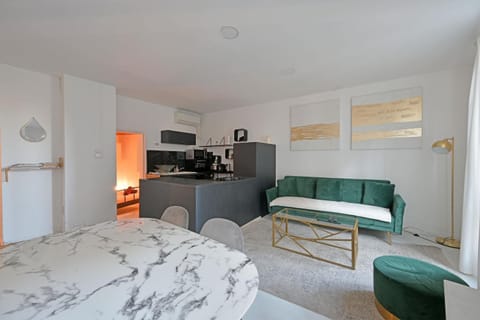 Living room, Dining area
