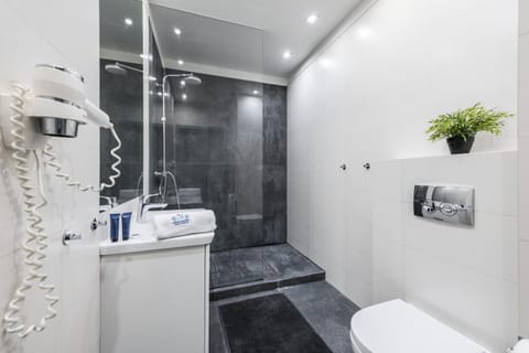 Shower, Bathroom, towels