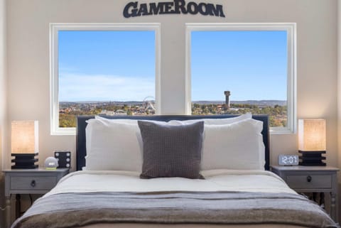 A Little Slice of Branson with Ozarks Views House in Branson