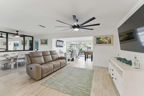 Canal front - Kayaks - Next to reserve and Anna Maria Island - Family House in Bradenton