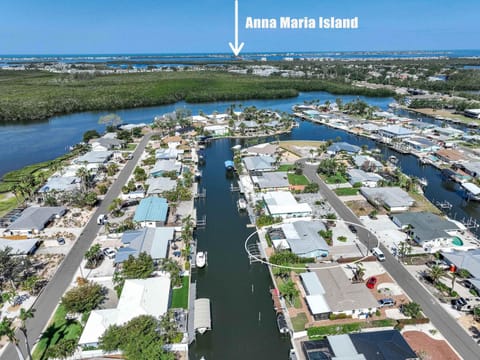 Canal front - Kayaks - Next to reserve and Anna Maria Island - Family House in Bradenton