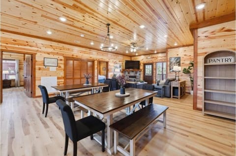 Splash Mountain Lodge cabin Cabin in Sevierville