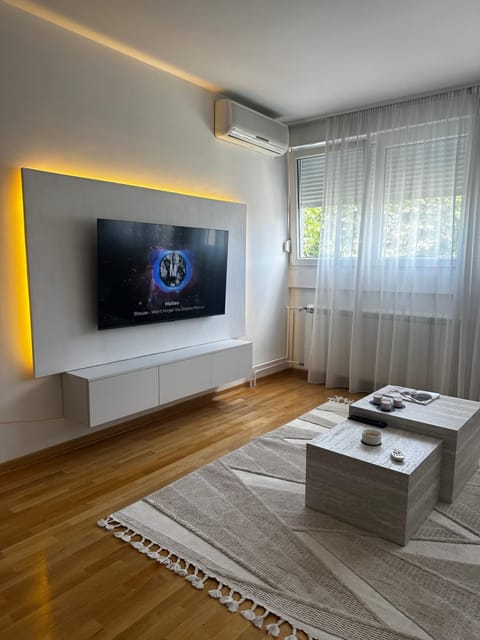 Communal lounge/ TV room, TV and multimedia, Evening entertainment