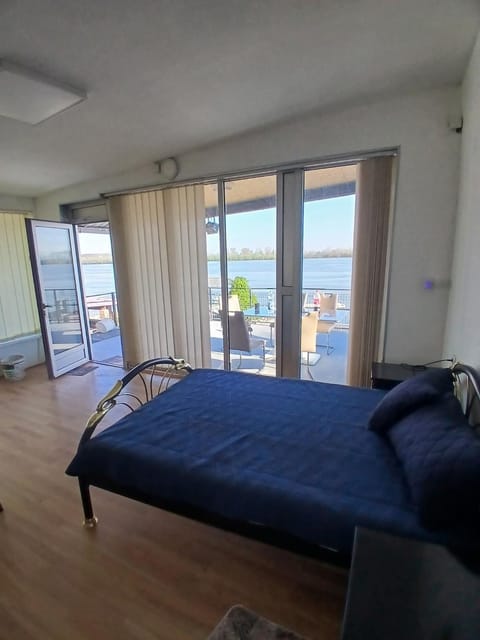 Bed, Natural landscape, View (from property/room), Balcony/Terrace, Living room, Photo of the whole room, Seating area, Bedroom