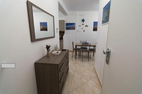 TV and multimedia, Kitchen or kitchenette, Living room, Seating area, Dining area