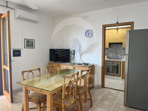 TV and multimedia, Kitchen or kitchenette, Living room, Seating area, Dining area, air conditioner