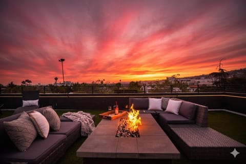 NEW Modern Oasis off Melrose - Rooftop - Pool House in West Hollywood