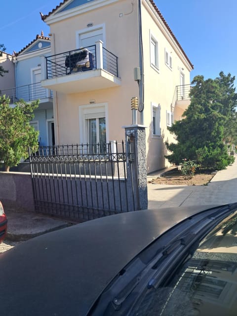 Property building, Neighbourhood, Garden, Street view