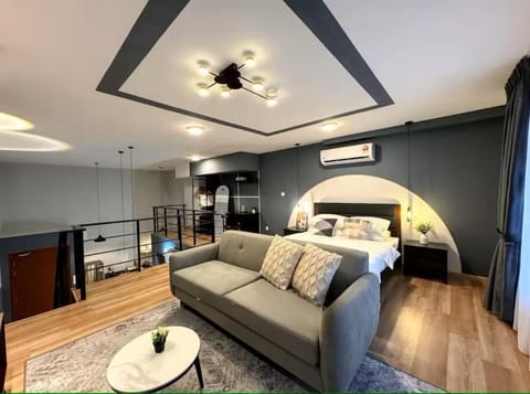 Bed, TV and multimedia, Living room, Photo of the whole room, Seating area, Bedroom, air conditioner