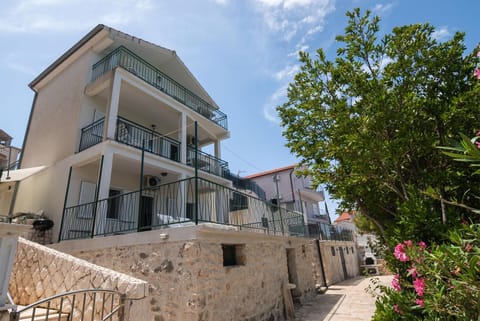 Property building, Facade/entrance