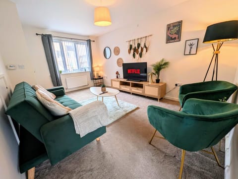 TV and multimedia, Living room, Photo of the whole room, Seating area, Evening entertainment