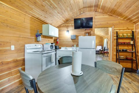 Fish and Boat Anglers Cabin 2 Mi to White River Cabin in Lakeview