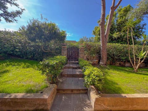 Comfort & BBQ Vicino alla Spiaggia by Host Hero Villa in Stintino