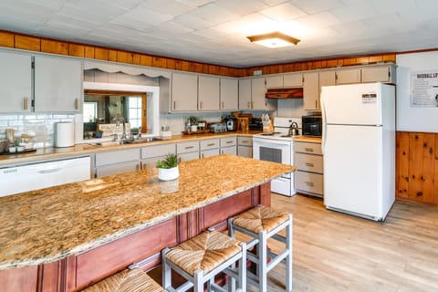 Hike and Baseball Near Cooperstown Home on 30 Acres House in Capital District, NY, USA