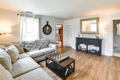 Hike and Baseball Near Cooperstown Home on 30 Acres House in Capital District, NY, USA