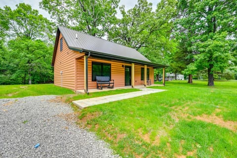 Near Mammoth Cave Family-Friendly Cabin with Patio! Cabin in Kentucky